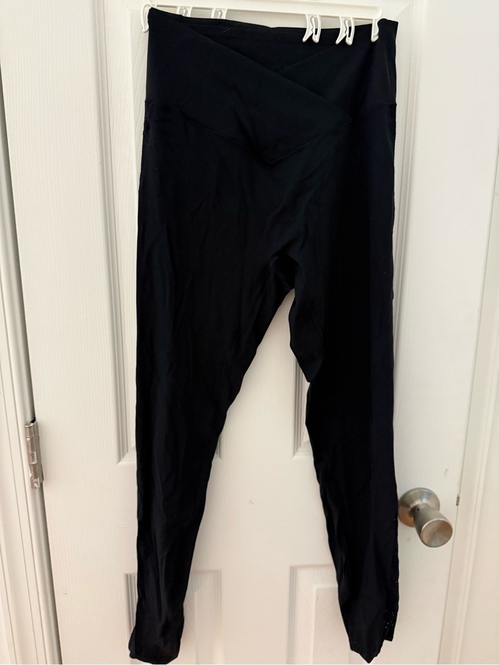 HALARA Black Crisscross Waist Yoga Leggings